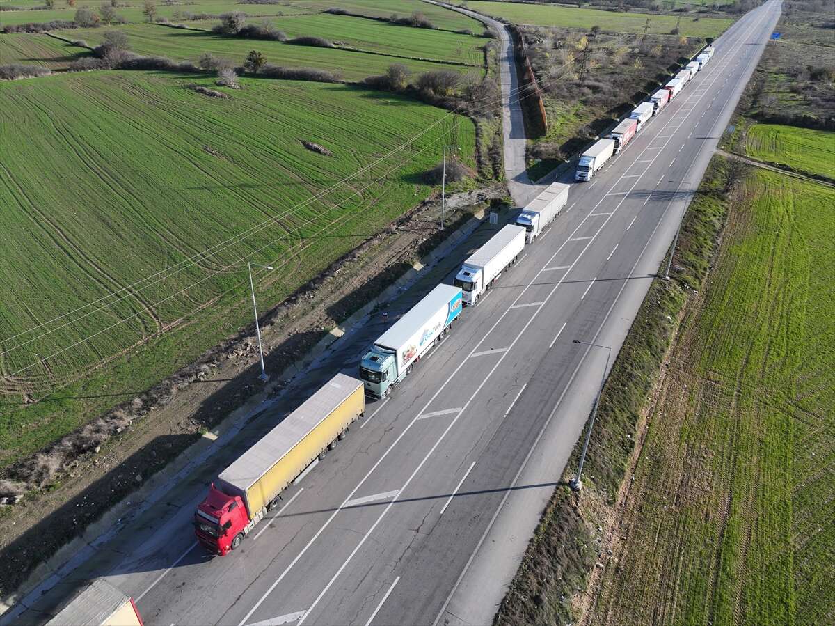Çiftçi eylemi TIR trafiğini durdurdu 5